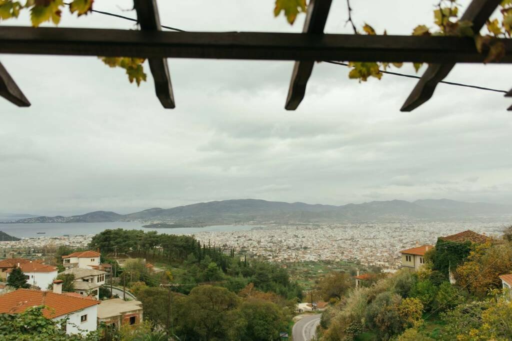 Apartment in Anakasia overlooking Volos Exterior foto
